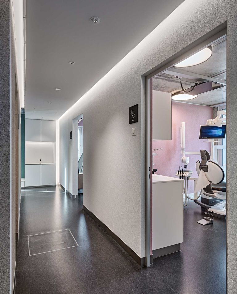 Treatment rooms at the Züri Zahni dental practice in Glattpark – image 3