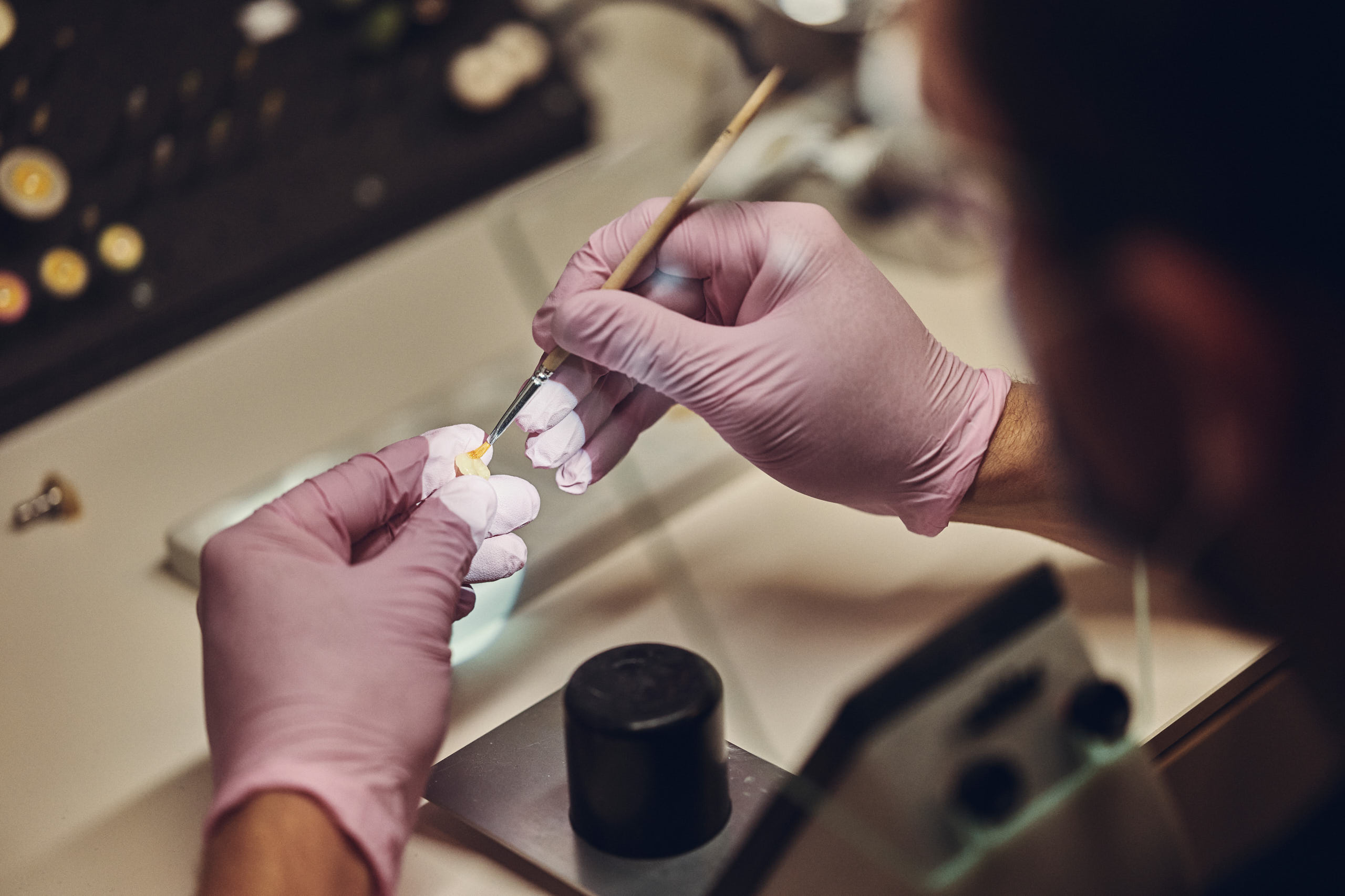 Fabrication de prothèses dentaires au laboratoire interne de Züri Zahni